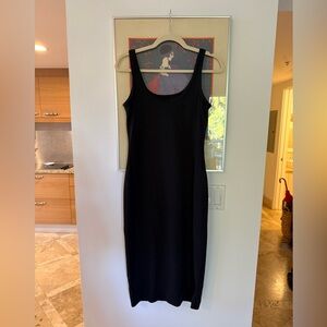 Vuori Halo Essential Dress in Black